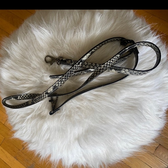 Snake print Handbag/Crossbody - Picture 5 of 7